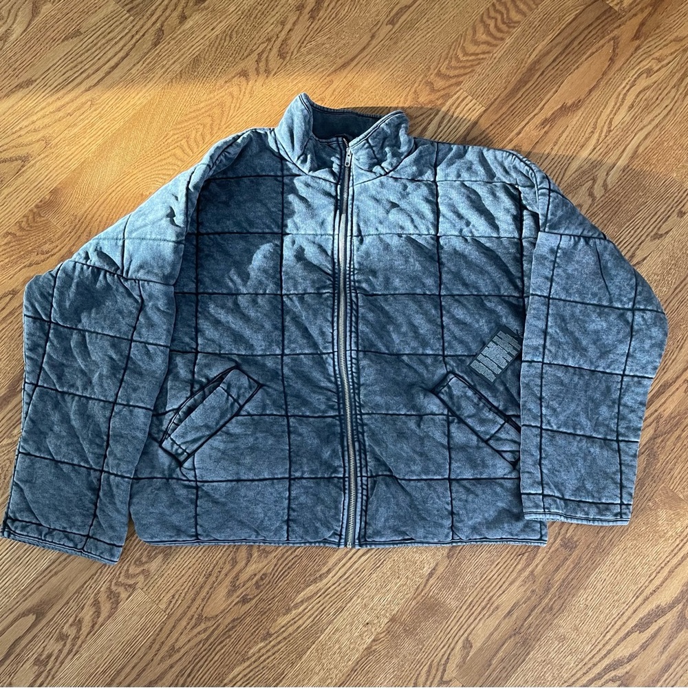 BNWT Forever 21 Quilted zip up jacket size L in Charcoal.